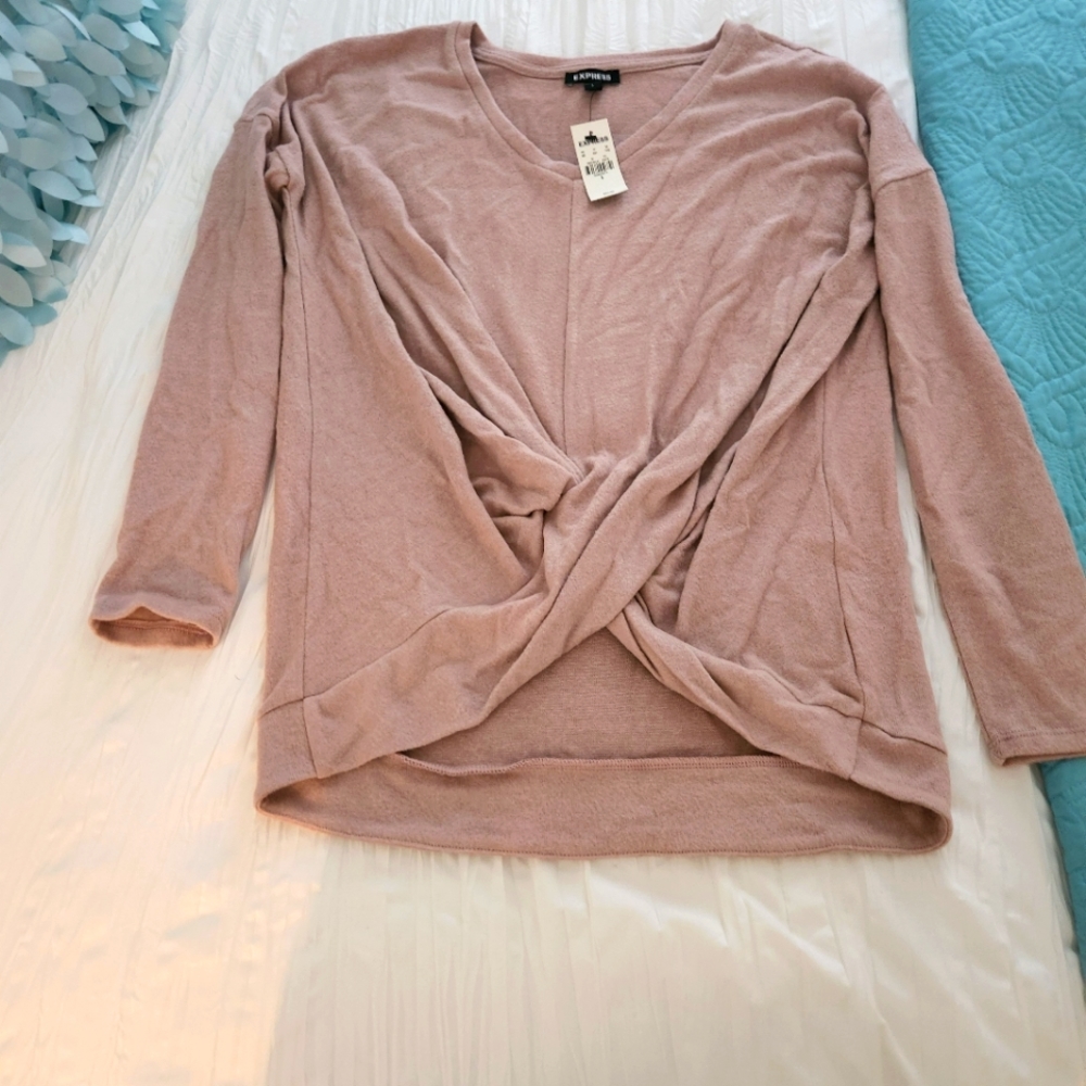 EXPRESS NWT womens light pink Sweater
